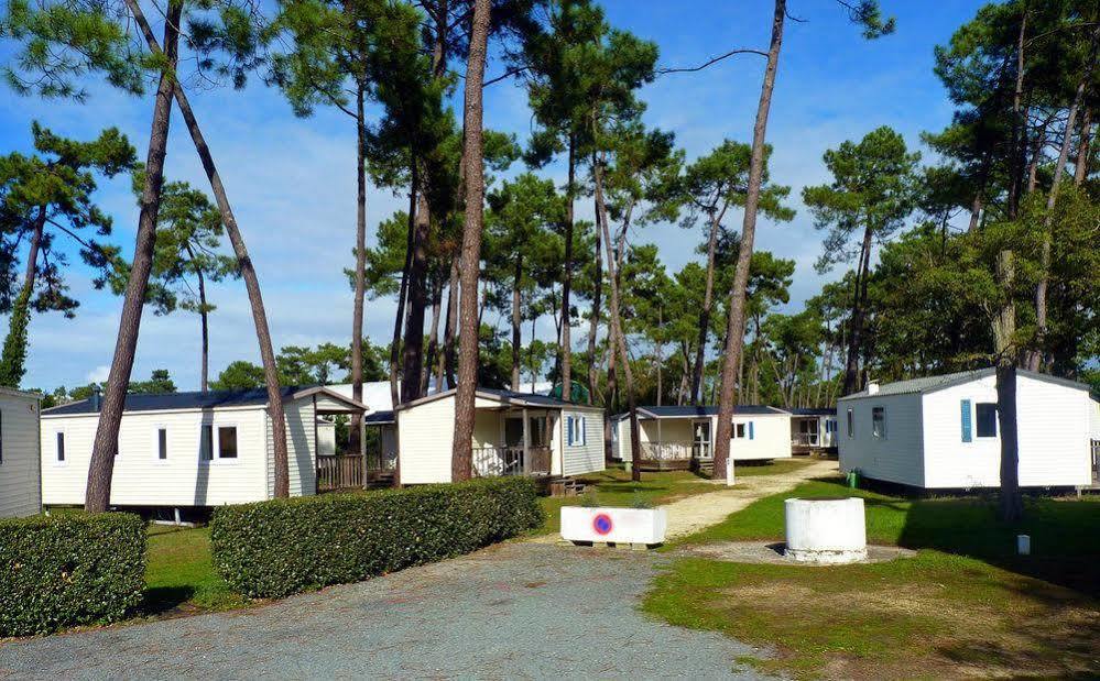 Sous Les Pins Hotell Ronce-les-Bains Exteriör bild